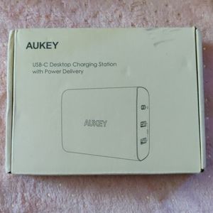 New  AUKY USB-C desktop charging station